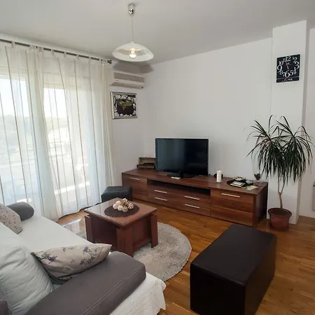 M&m Μακάρσκα