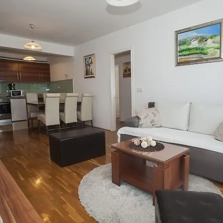 Apartment M&m Makarska